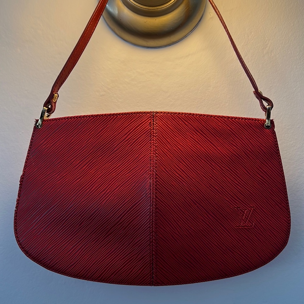 Louis Vuitton Èpi Pochette